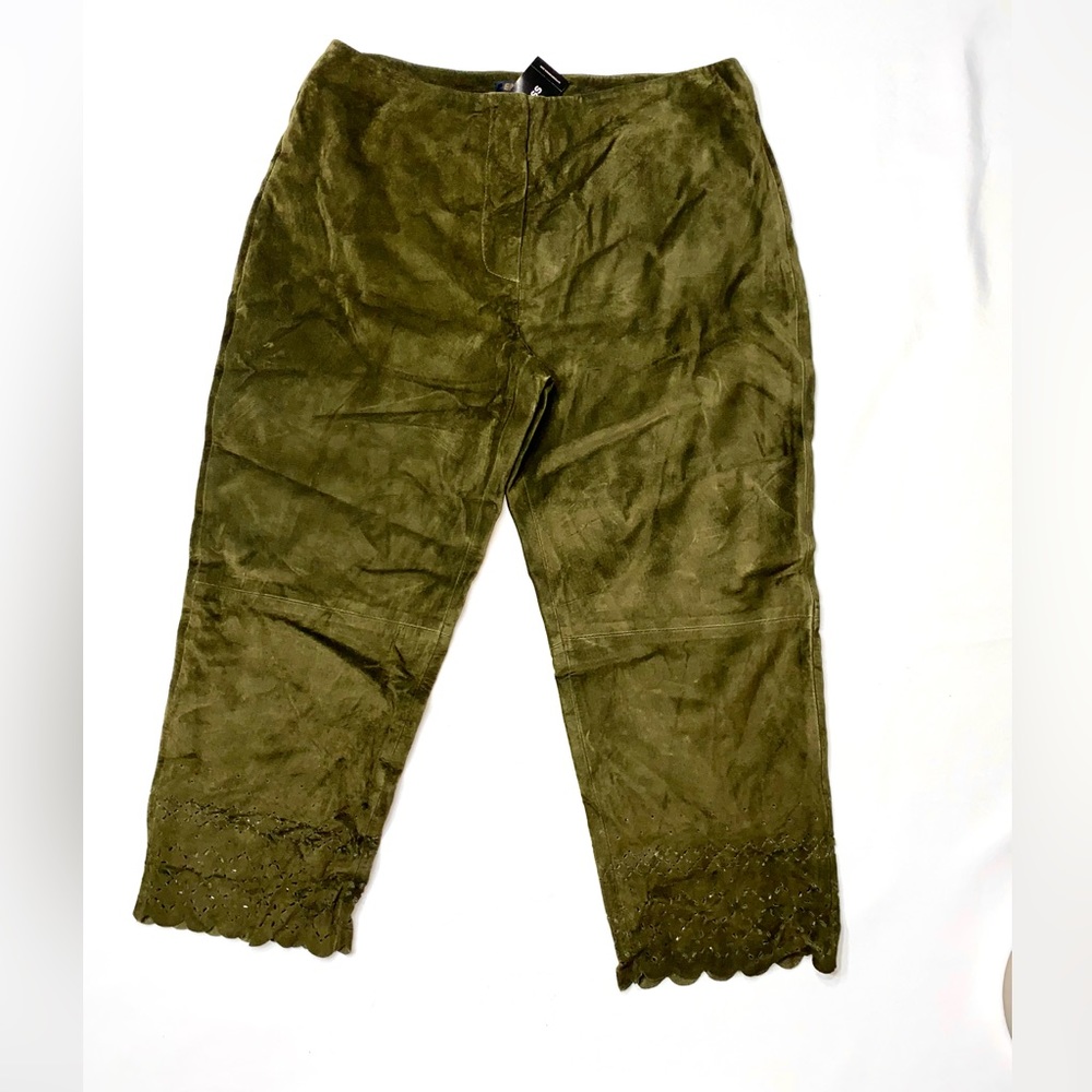Suede Express World Brand Womens Suede Capri pant Size 5/6 Lined, Scallop hem